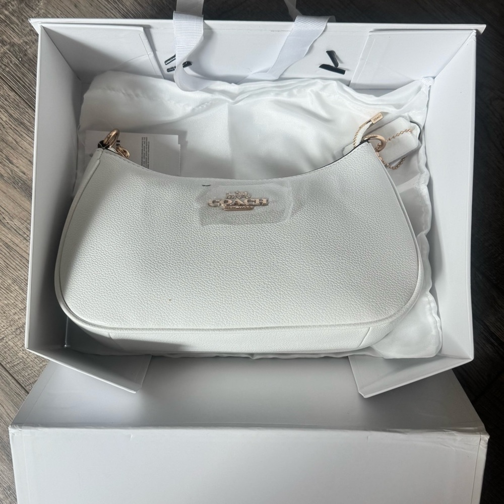 Coach Teri Shoulder Bag Pebble Leather